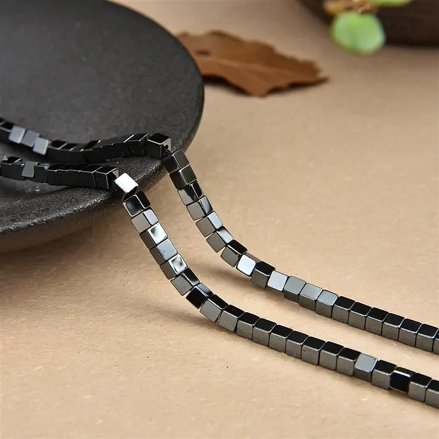 Rang de colliers, hématite, 03 x 03mm | Marco Schreier