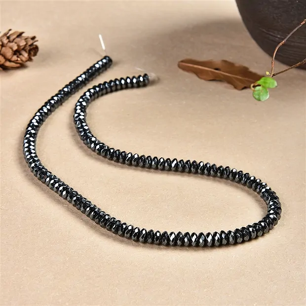 Rang de colliers Boutons, hématite, à facettes, 06mm | Marco Schreier