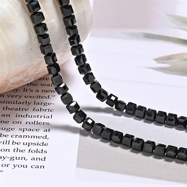 Strand cube, Spinel (black), 04mm, faceted (39cm) | Marco Schreier
