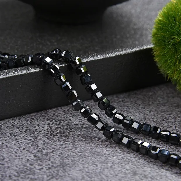 Strand cube, Spinel, 03mm, faceted (39cm) | wholesaler gems & healing stones