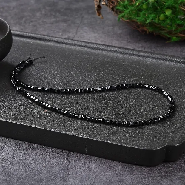 Rang de colliers, Spinelle, 03mm, facettes (39cm) | Marco Schreier