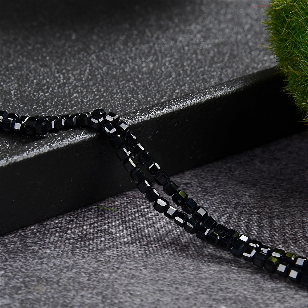 Strand cube, Spinel (black) 02mm, faceted (39cm) | Marco Schreier