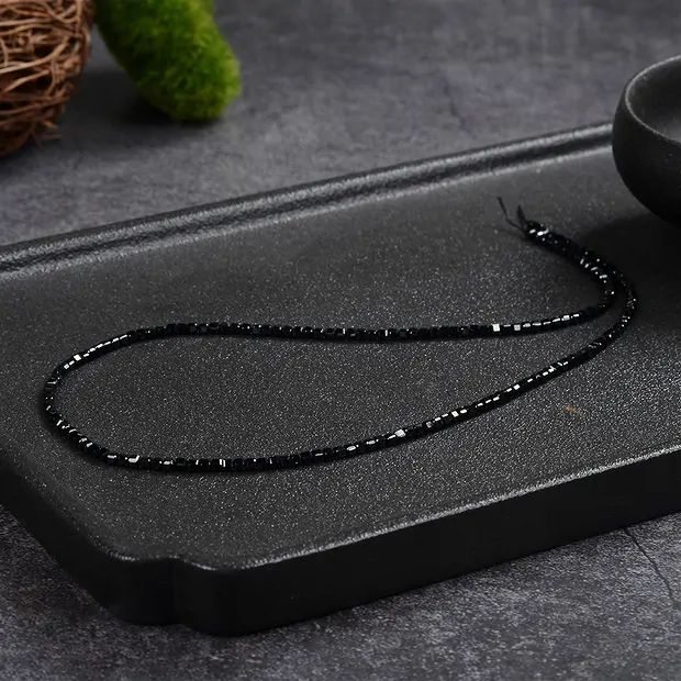 Strand cube, Spinel (black) 02mm, faceted (39cm) | Marco Schreier