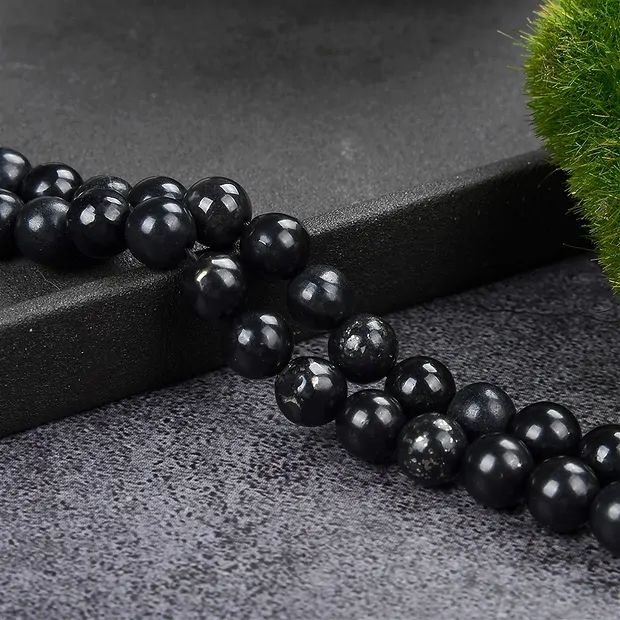 Rang de colliers boules, Pyrite en ardoise, 10mm | Marco Schreier