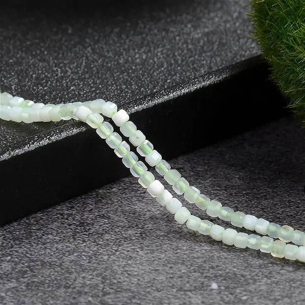 Cubo a filo, crisopale, sfaccettato, 02 x 02 x 02 mm (39 cm) | Marco Schreier