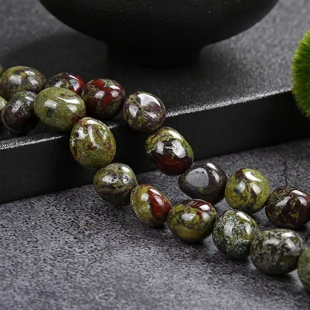 Strand of nuggets, dragon stone (Epidote quartzite), 08-10 x 10-12mm (39cm) | Marco Schreier