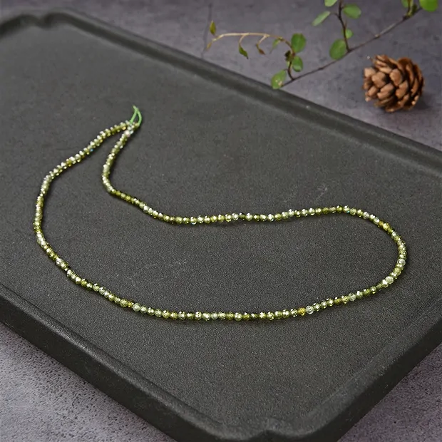 Cuentas de piedras preciosas, Circonia cúbica verde (sintética), facetadas, 02,0 mm (38 cm) | Marco Schreier