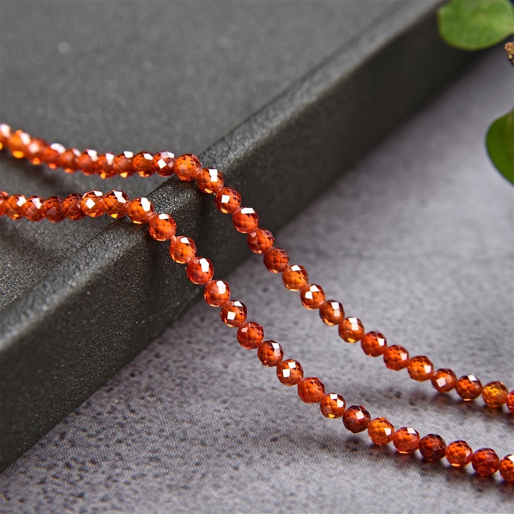Cuentas de piedras preciosas, Circonia cúbica naranja (sint.), facetada, 03mm (38cm) | Marco Schreier
