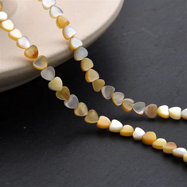 Strang Herz, Perlmutt (gelbbraun), 04,5mm | GH Edelsteine, Heilsteine & Schmuck