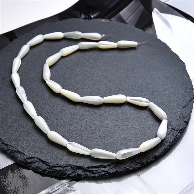Rang de colliers goutte, nacre (claire), 15 x 06mm | Marco Schreier