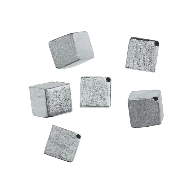 Cubo forato a croce, 6 mm, opaco (6 pz./UC) | grossista gemme e pietre curative