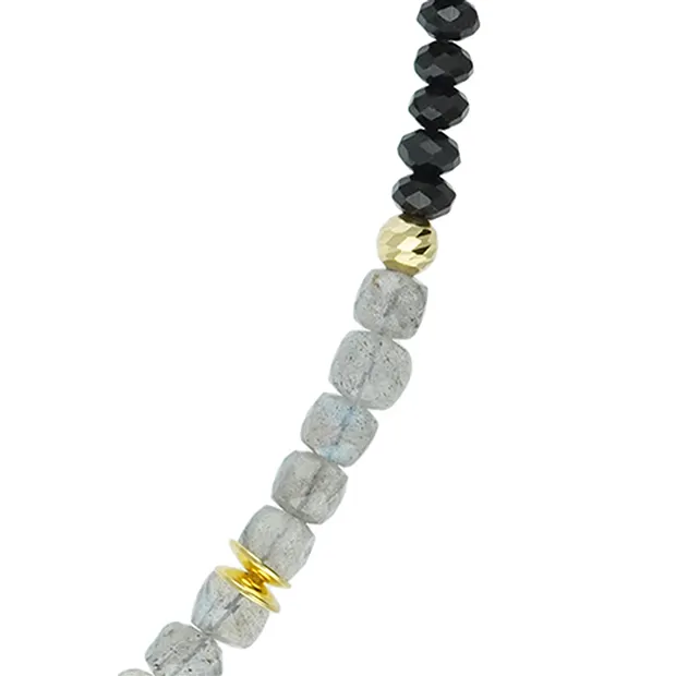 Atelierkette Schörl-Button (4mm), Labradorit-Würfel (4,5mm), Perle (10mm), vergoldet, Verlängerungskettchen | Marco Schreier