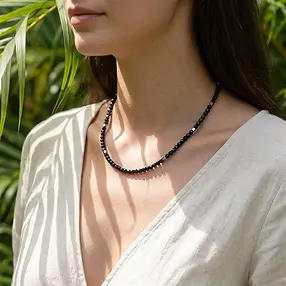 Collier de créateurs Schorl (stab.), cubes (4 mm), rhodiés | Marco Schreier
