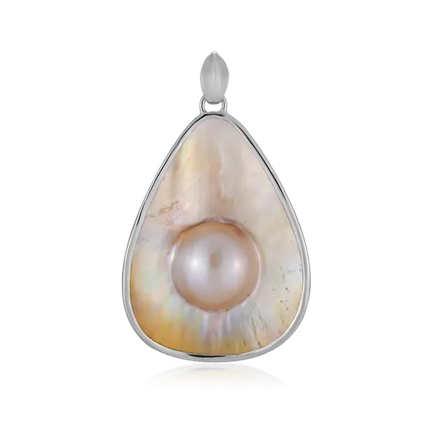 Pendente con perla Mabé, a goccia (45 x 35 mm), 5,8 cm, placcato in platino | Marco Schreier