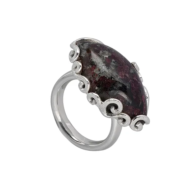 Ring Navette Eudialyt (27mm), Größe 53, Ranken-Fassung | Marco Schreier
