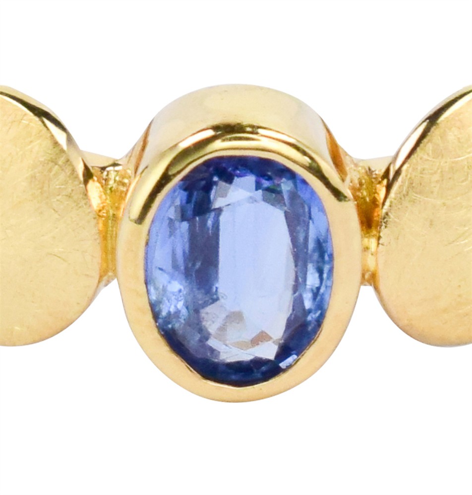 Ring Disthen oval facettiert, Flügel, vergoldet, eismatt, Größe 57 | Marco Schreier