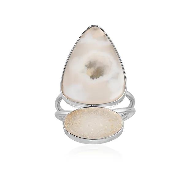 Bague en agate de la paix, forme triangulaire, taille 60 (19), rhodiée
| Marco Schreier
