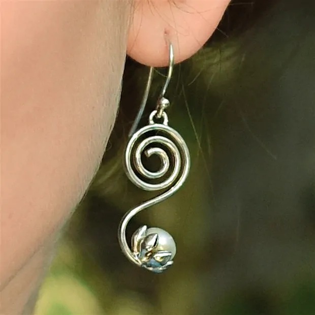 Ohrhänger Spirale mit Perle, 3,0cm, rhodiniert | Marco Schreier