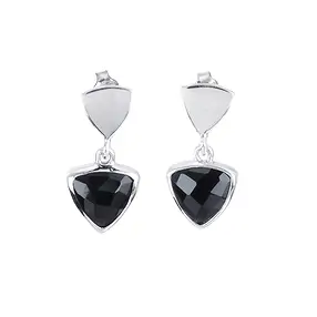 Clous d'oreilles Onyx (teintée) "Trillion" facetté, 2,0cm, rhodié | Marco Schreier