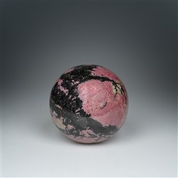 2801131001 Esfera de Rodonita, 9,0cm, única 001 | Marco Schreier