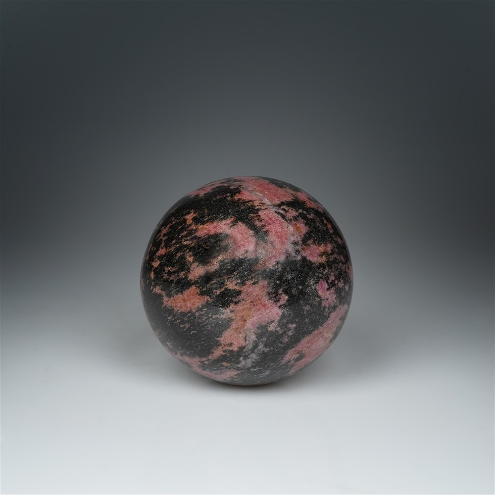 Kugel Rhodonit, 9,0cm, Unikat 003 | Großhändler Edelsteine, Heilsteine & Schmuck