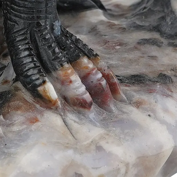 Engraving iguana, Sardonyx, 12 x 20cm, unique 003 | Marco Schreier