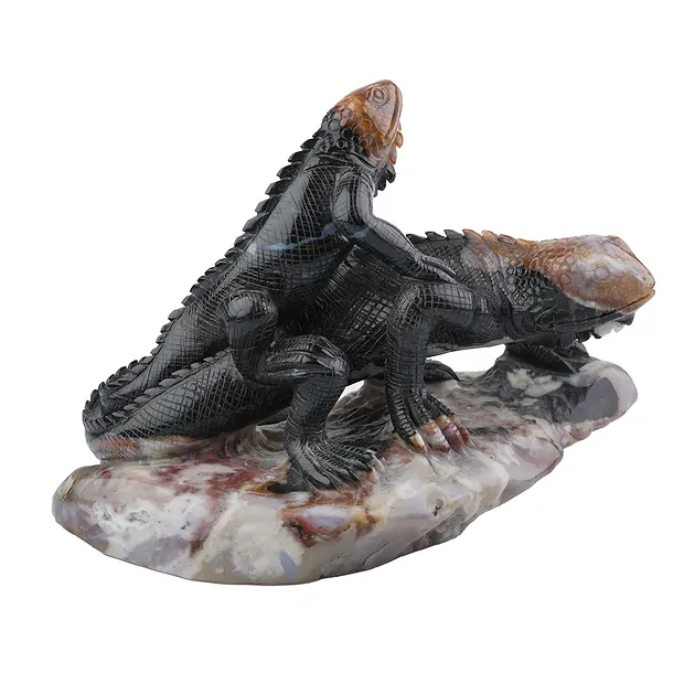 Engraving iguana, Sardonyx, 12 x 20cm, unique 003 | Marco Schreier