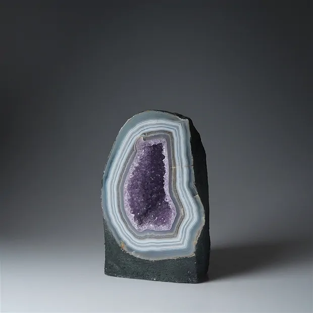 Amethyst gland polished unique 559 | wholesaler gems, healing stones & jewelry