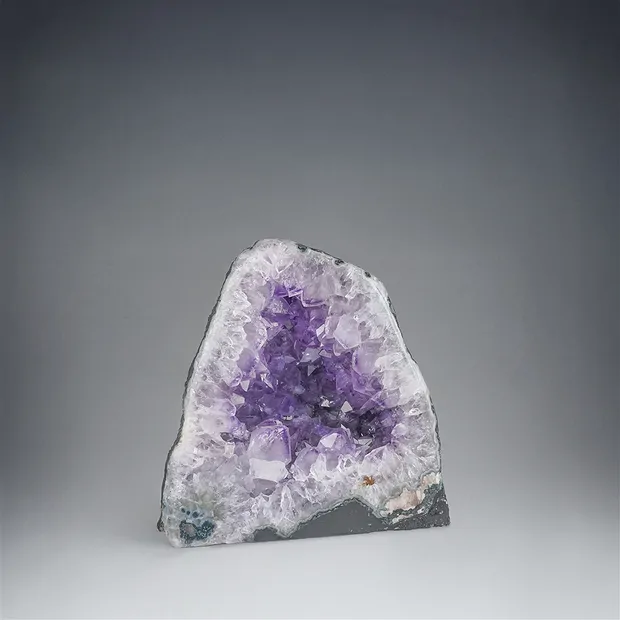 Amethyst geode, 18 cm, one-of-a-kind 588 | wholesaler gems & healing stones