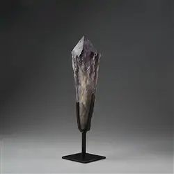 2806012264 Pointe d'améthyste sur support, 28cm, Pièces uniques 264 | Marco Schreier