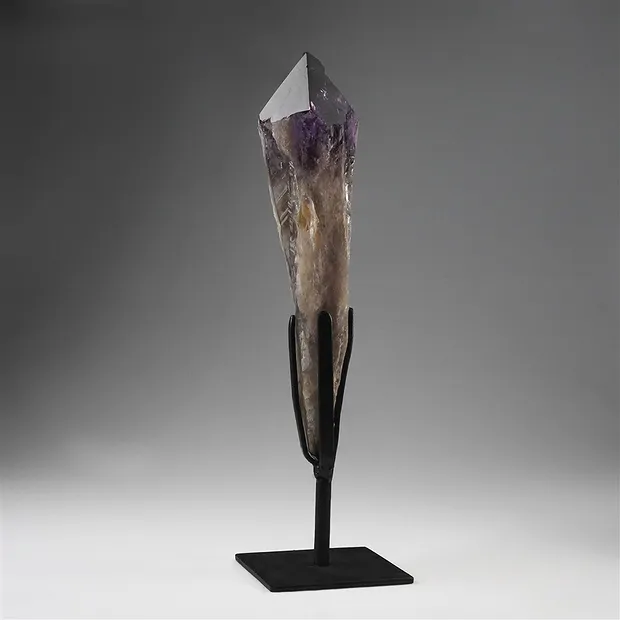 Pointe d'améthyste sur support, 32cm, Pièces uniques 266 | Marco Schreier