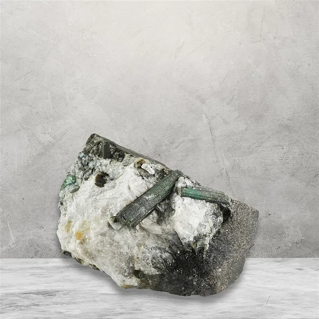 Smeraldo in matrice UNIKAT 001 | gemme, pietre curative e gioielli all'ingrosso