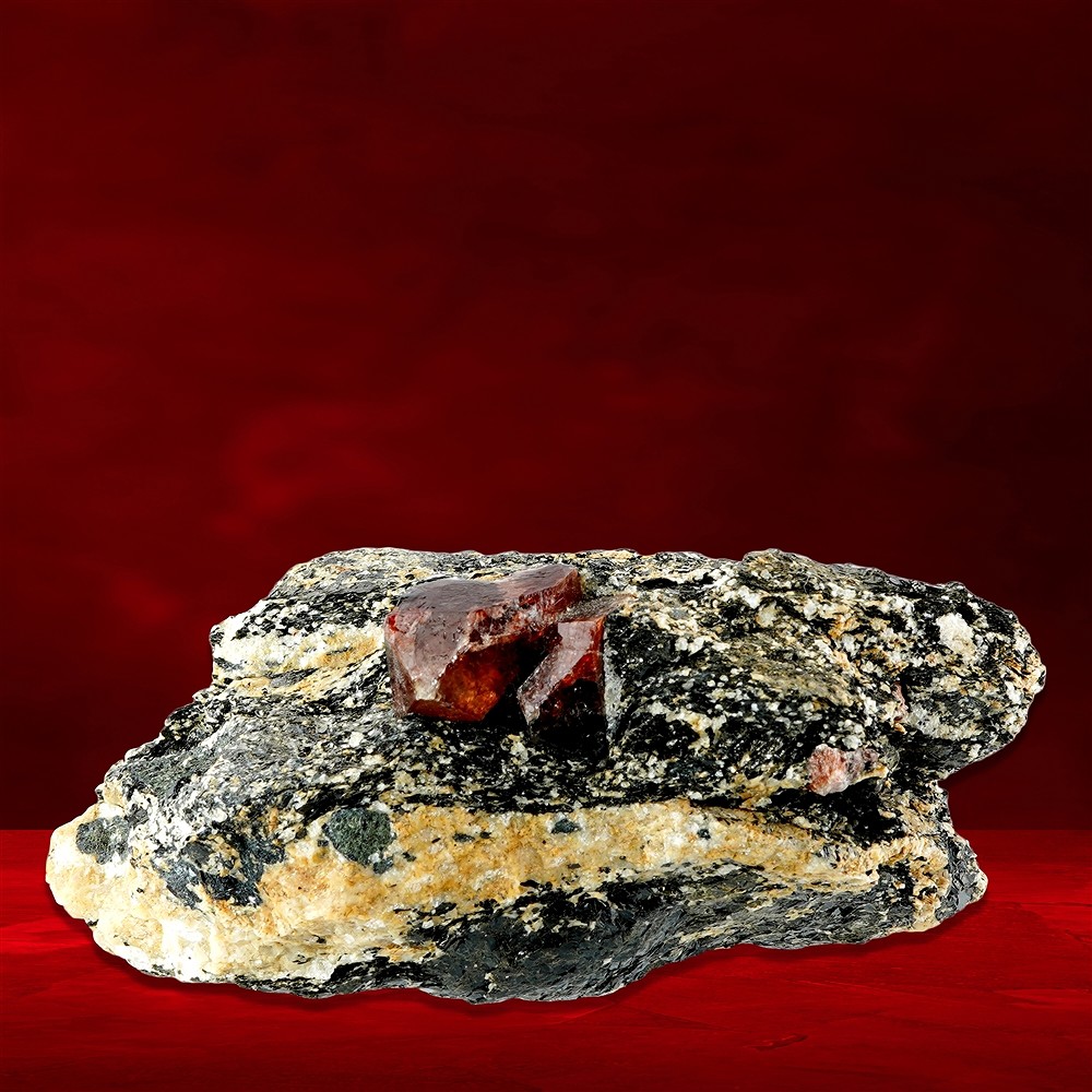 Zircone (giacinto) su matrice unica 019 | grossista gemme e pietre curative