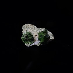 2806582007 Cluster demantoid, 4.1cm, unique 007 | wholesaler gems, healing stones & jewelry