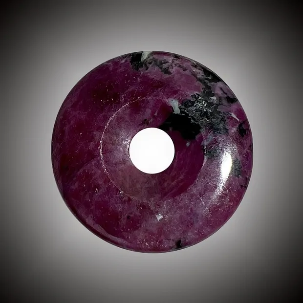 Donut Rubin-Zoisit Unikat 017 | Großhändler Edelsteine, Heilsteine & Schmuck