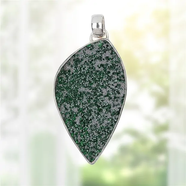 Pendentif Uvarovite, 5,7cm, Pièces uniques 034 | Marco Schreier