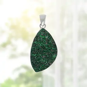 Pendentif Uvarovite, 5,4 cm, rhodié, Pièces uniques 060  | Marco Schreier
