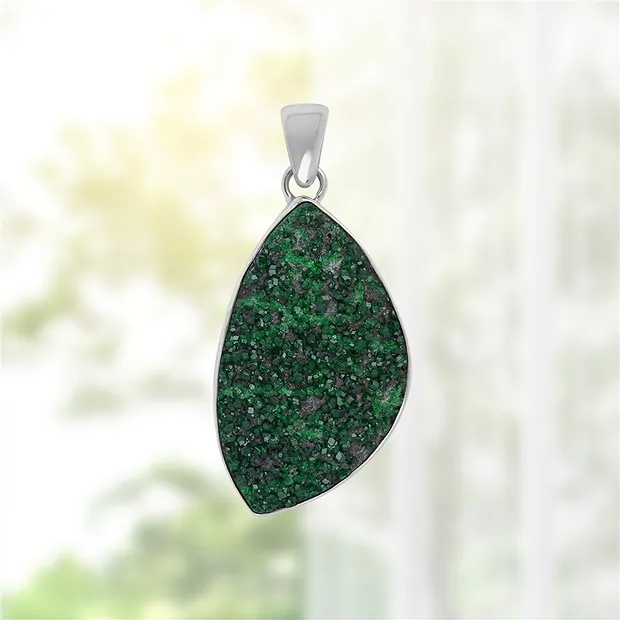 Pendentif Uvarovite, 5,4 cm, rhodié, Pièces uniques 060  | Marco Schreier