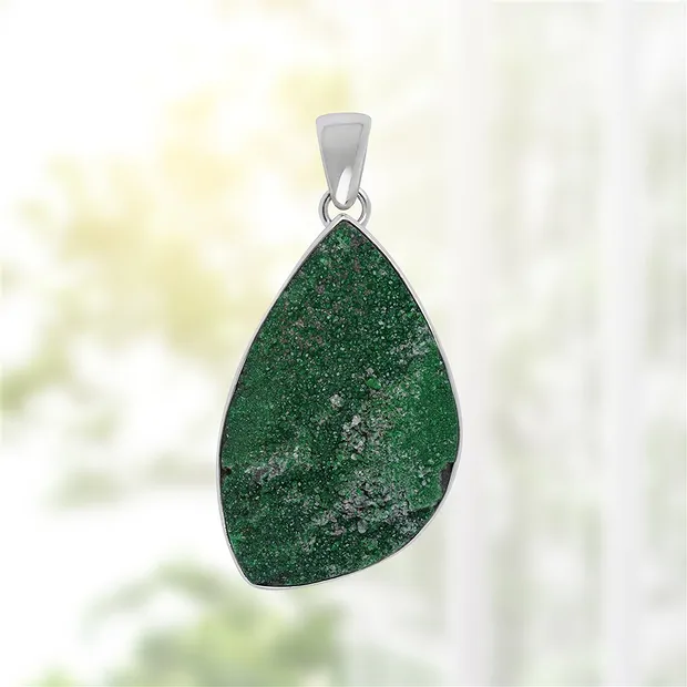 Pendente in uvarovite, 5,4 cm, rodiato, unico 063 | Marco Schreier