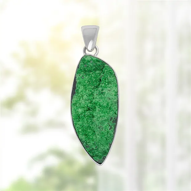 Pendentif Uvarovite, 5,2cm, rhodié, Pièces uniques 064 | Marco Schreier