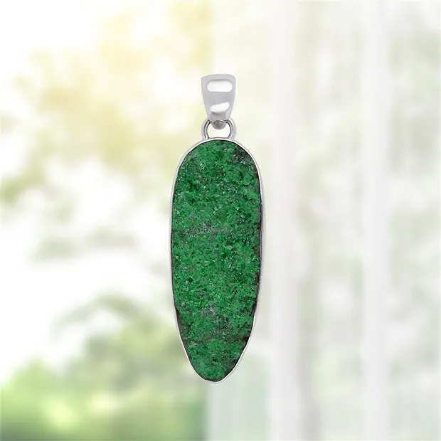 Pendentif Uvarovite, 5,4cm, rhodié, Pièces uniques 079 | Marco Schreier