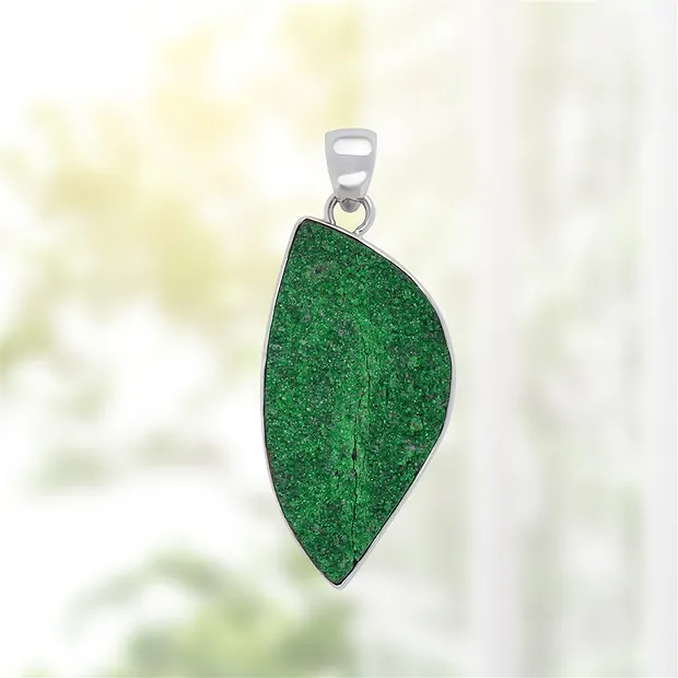 Uvarovite pendant, 5.3 cm, rhodiniert, unique 081 | Marco Schreier