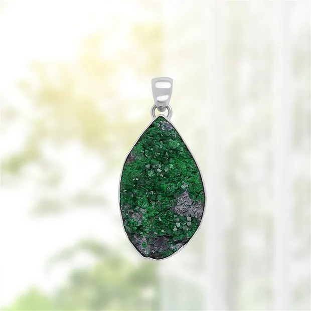 Pendentif Uvarovite, 5,1cm, rhodié, Pièces uniques 082 | Marco Schreier