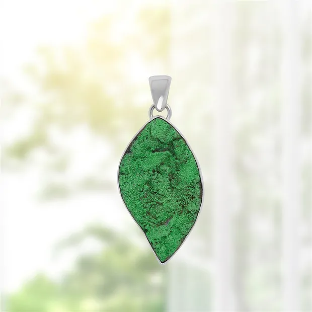 Pendentif Uvarovite, 4,8cm, rhodié, Pièces uniques 084 | Marco Schreier