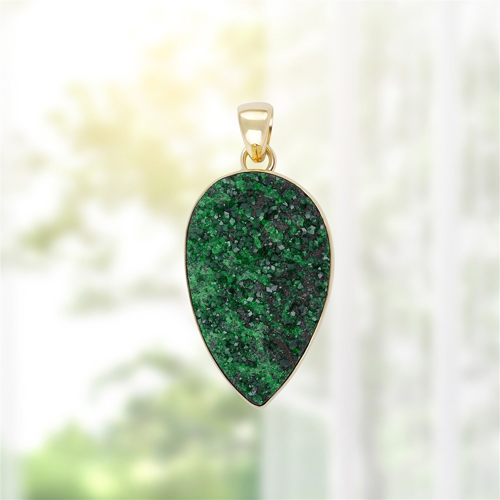 Colgante de Uvarovita, 5,0 cm, chapado en oro, único 099 | Marco Schreier