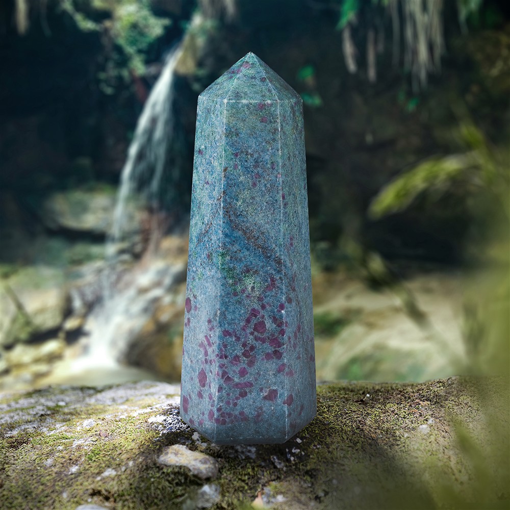 Pointe Disthène avec Rubis, 15cm, Pièces uniques 004 | Marco Schreier