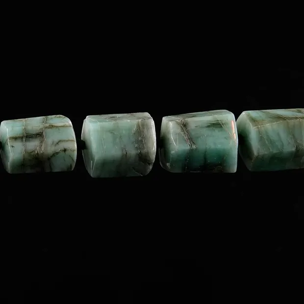 Rang de collier cylindre six faces Émeraude Pièces uniques 001 | Marco Schreier