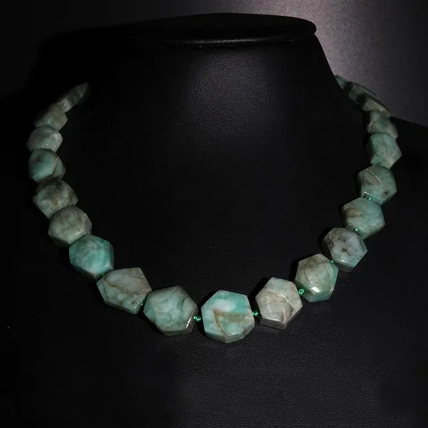Strand hexagon emerald unique 010 | wholesaler gems, healing stones & jewelry