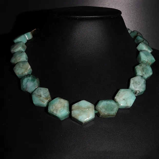 Strand hexagon emerald unique 011 | wholesaler gems, healing stones & jewelry