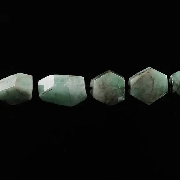 Strand hexagon emerald unique 011 | wholesaler gems, healing stones & jewelry